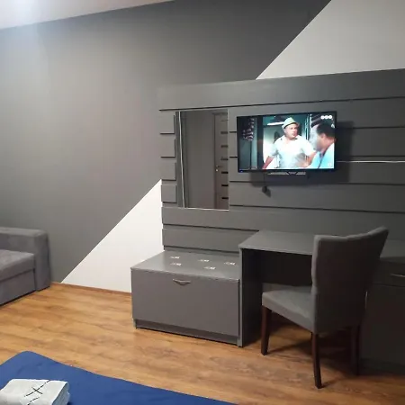 нова в центрі міста