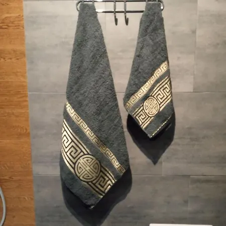 нова в центрі міста