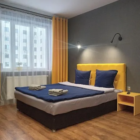 нова в центрі міста *