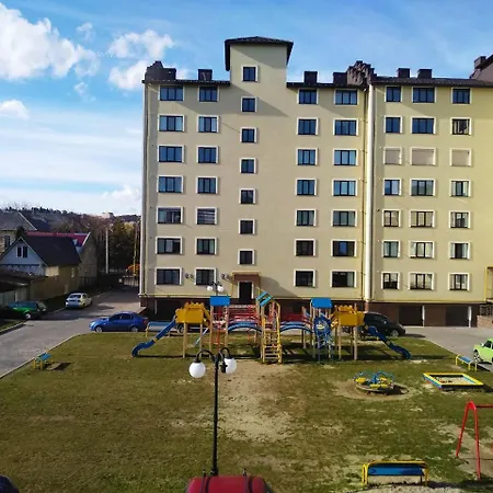 нова в центрі міста Apartment Uzhhorod