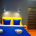нова в центрі міста *