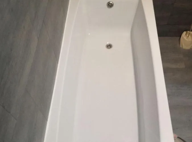 нова в центрі міста Appartement Oezjhorod