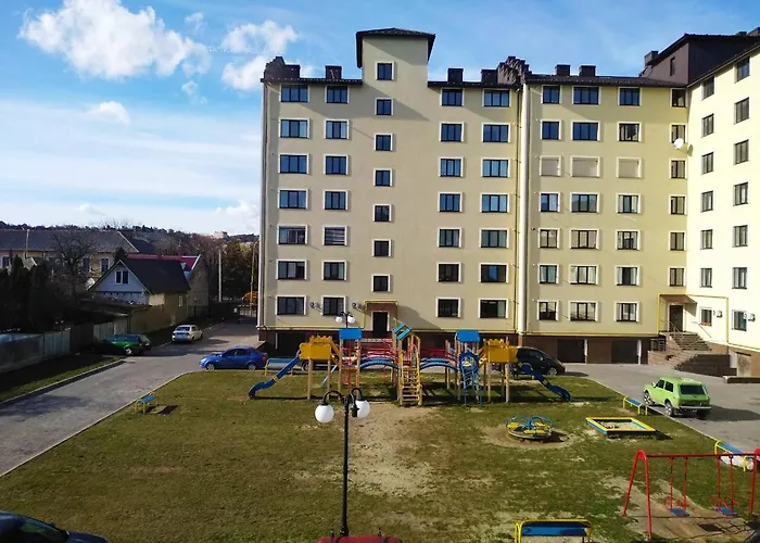 нова в центрі міста Appartement Oezjhorod