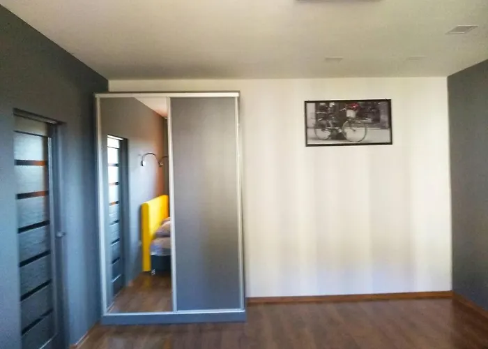 нова в центрі міста Appartement Oezjhorod